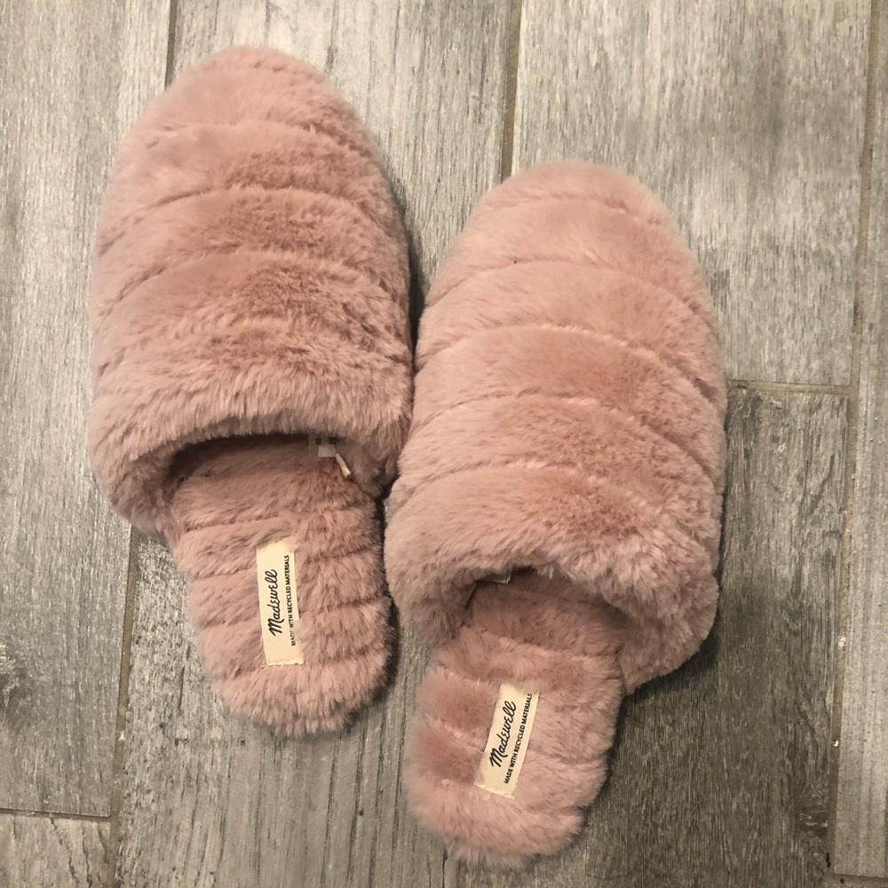 Madewell Wallis pink fuzzy slippers